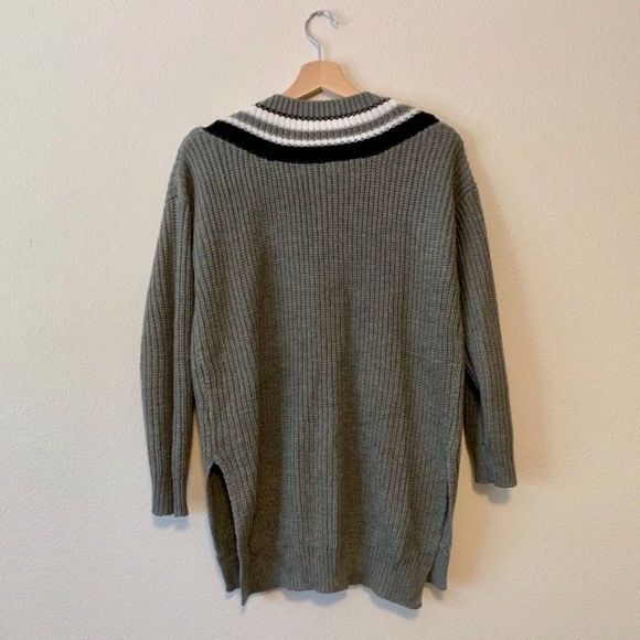 FOREVER 21 Preppy Grey V Neck Side Slit Sweater S - Picture 3 of 3